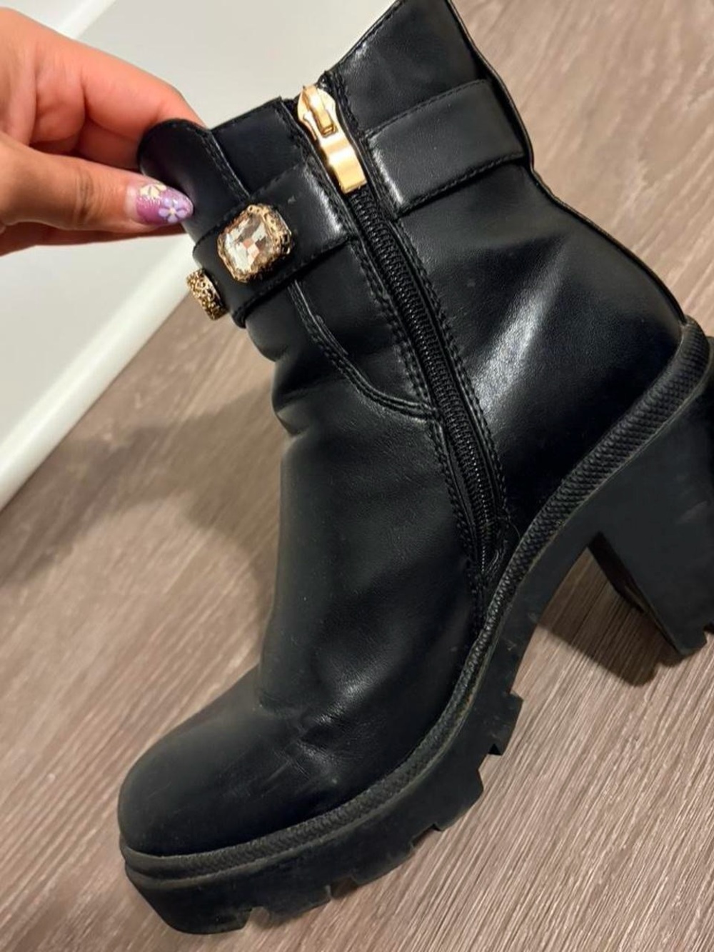 Nasty gal embellished Chelsea boot - Picture 7 of 8